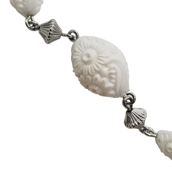 SARAH COVENTRY SILVERTONE CHAIN & WHITE CARVED FLORAL DESIGN BEAD NECKLACE - Picture 4 of 5